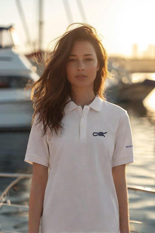 Brush Marine · The overhand loop · Polo blanco para mujer · Edición Náutica